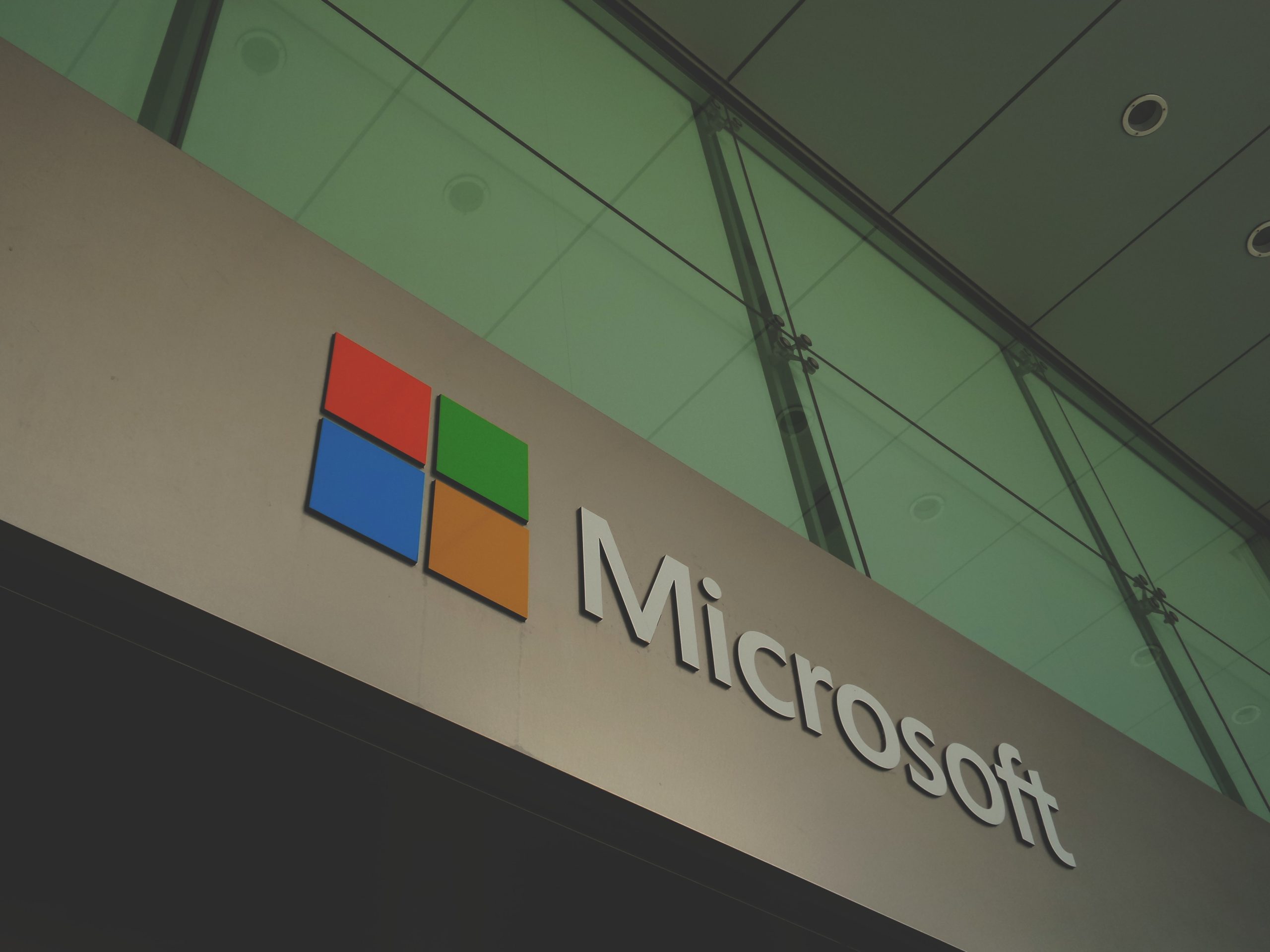 Standard Chartered Ties Up with Microsoft