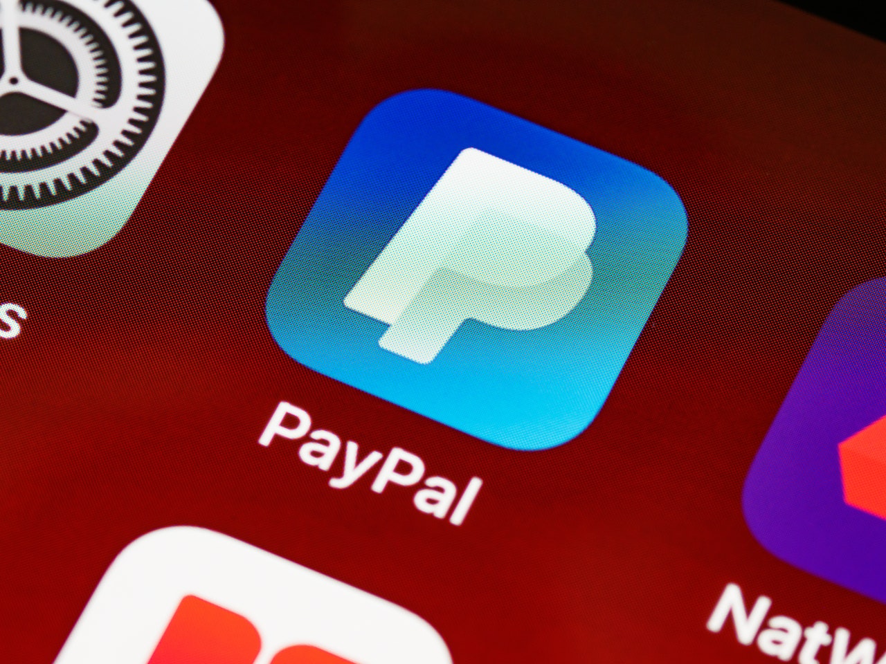 PayPal Offers Passkey Authentication to Apple Users and Venmo Payments to Amazon Shoppers