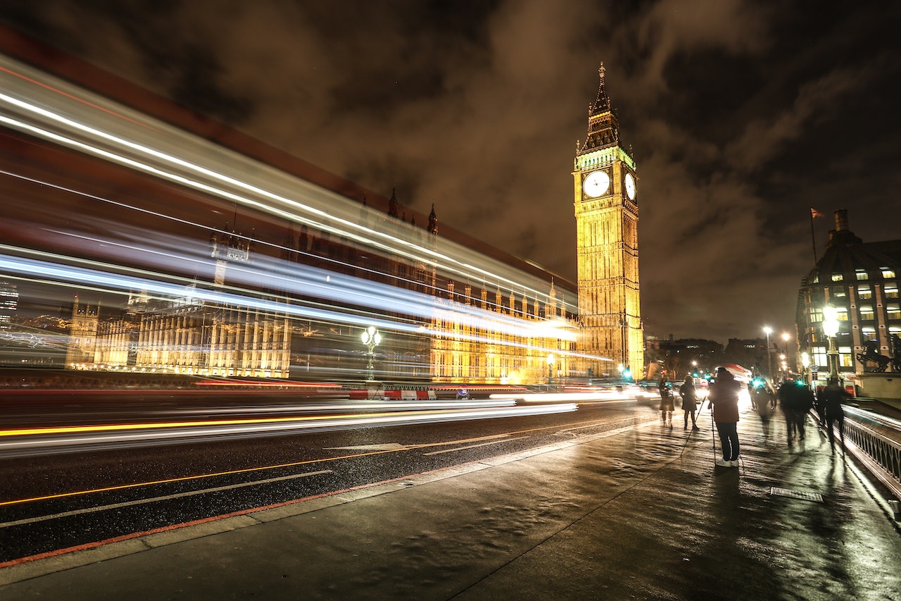 FinovateEurope’s Alumni Alley: Fintech in the City of Bridges, Fraud Fighting Goes Dutch, and Making Stock Trading Social