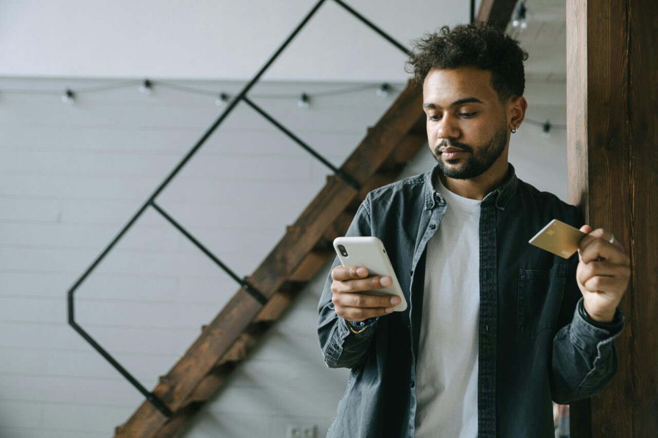 6 Stats Pointing to the Rise of Gen AI-Powered Shopping